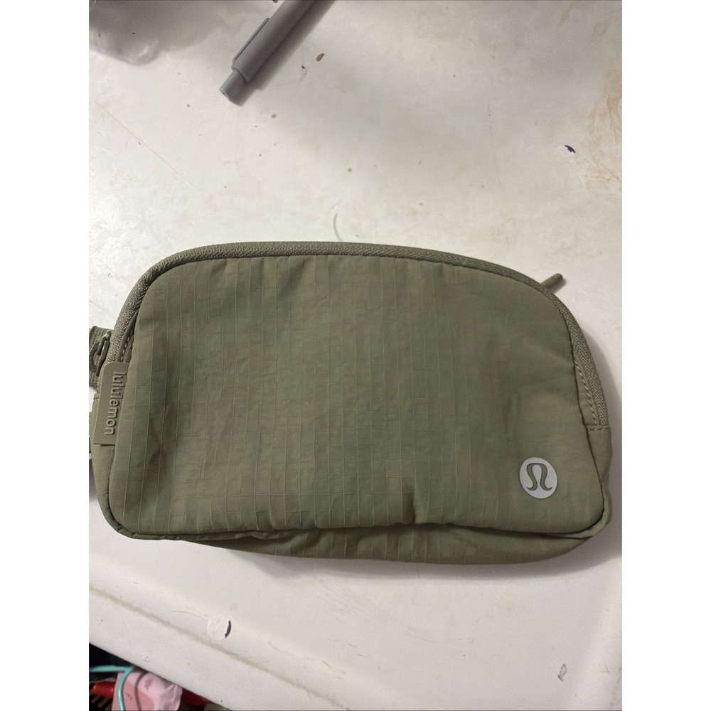 Lululemon Green Everywhere Belt Bag Mini Rips top NWT